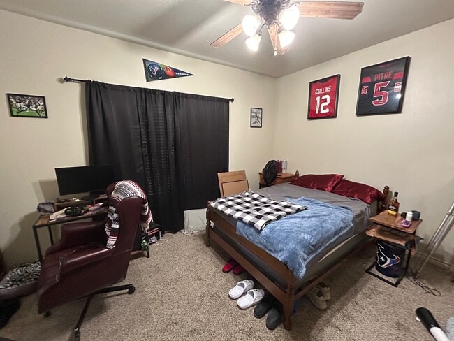 Building Photo - 223 Forest Dr Loop