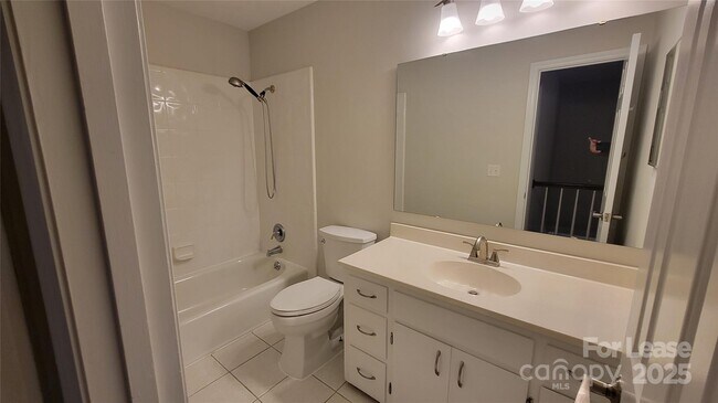 Building Photo - 9424 Whitethorn Dr