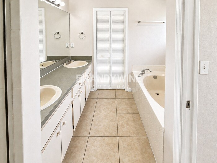 Building Photo - 5851 Dorham Pl