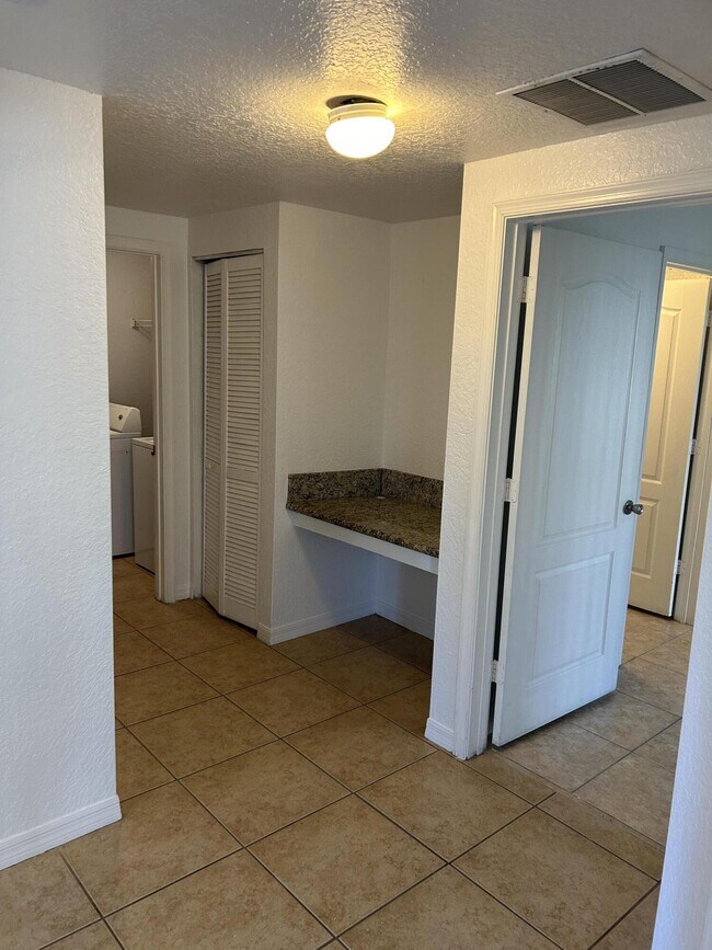 Building Photo - 130 SW Peacock Blvd