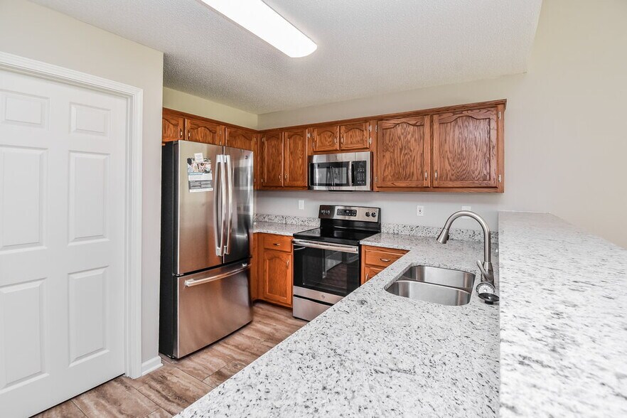 Building Photo - 13273 Sandbourne S