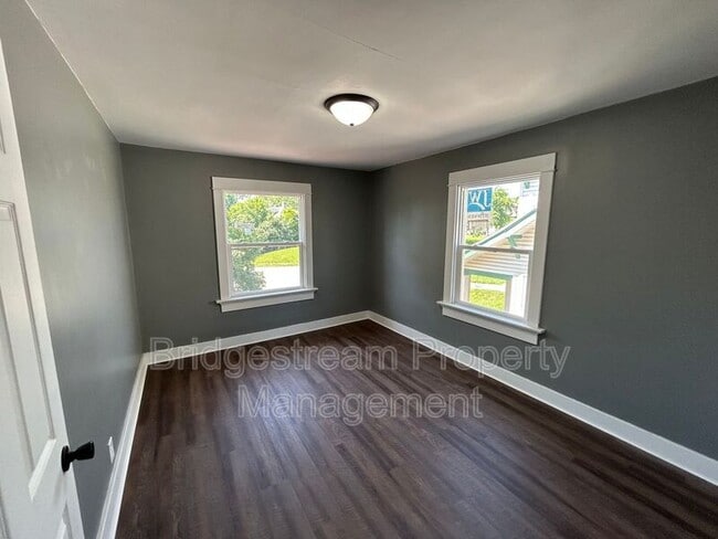 Building Photo - 33 E Shadyside Dr