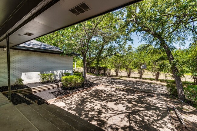 Building Photo - 3403 Sheffield Dr