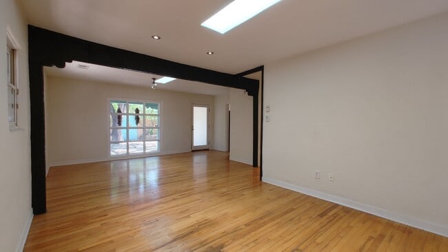 Building Photo - Coming Soon! Old Town Charm! 2 Bedroom Hou...