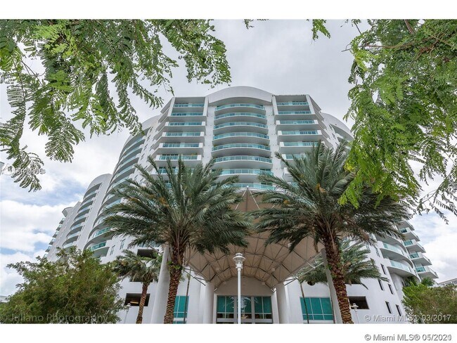 Building Photo - 7900 Harbor Island Dr