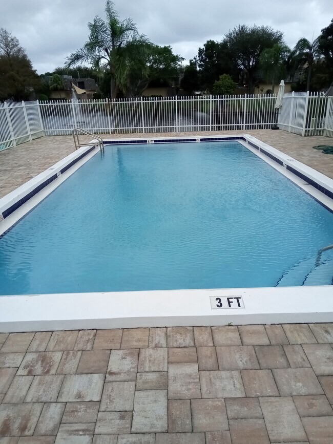 Building Photo - 2420 Waterside Dr