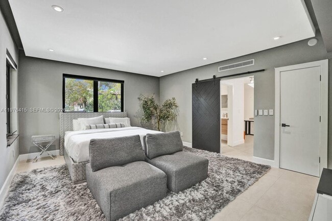 Building Photo - 5735 N Bay Rd