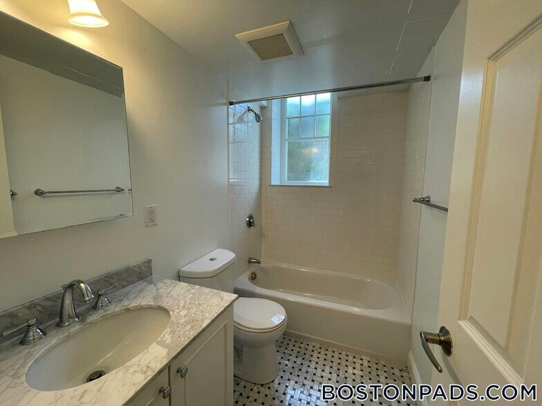 Building Photo - 21 Wendell St