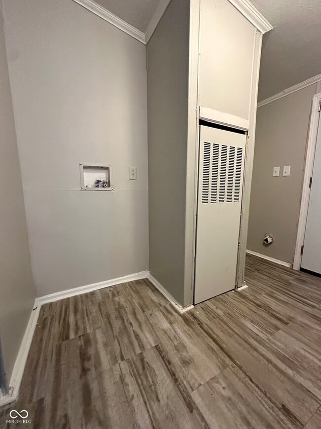 Building Photo - 3831 Ireland Dr