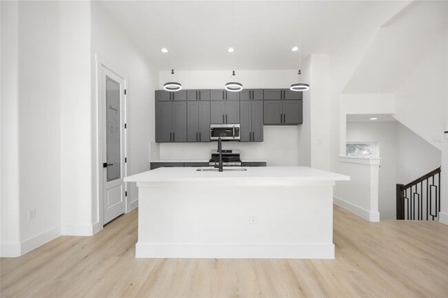 Building Photo - 2115 Dan St