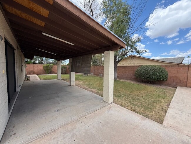Building Photo - Beautiful 3bedroom/1.75 bathrooms, Corner Lot with RV Gate with Lush Backyard