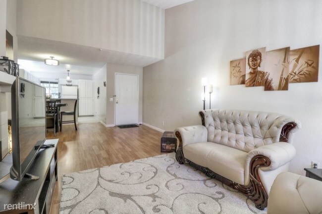 Building Photo - 37000 Meadowbrook Common