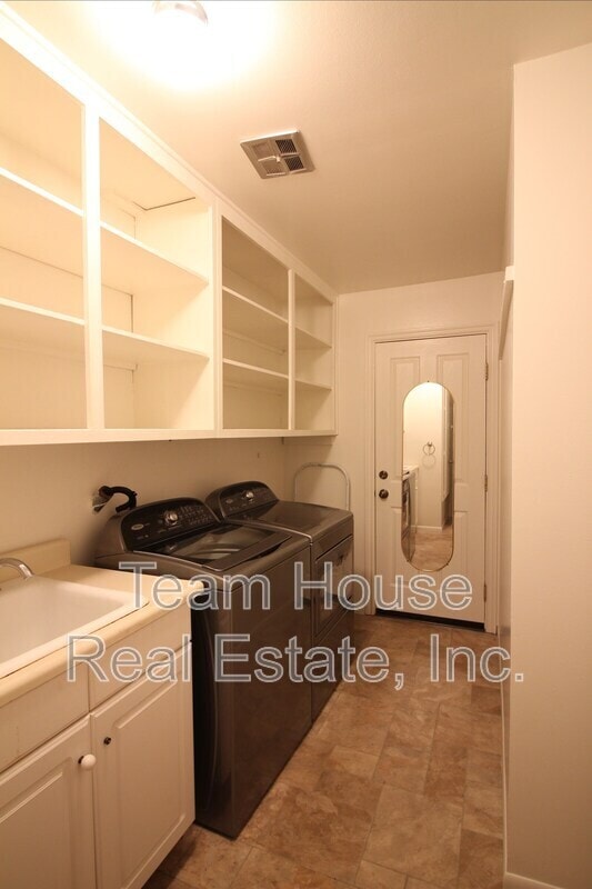 Building Photo - 25433 Plaza Escovar