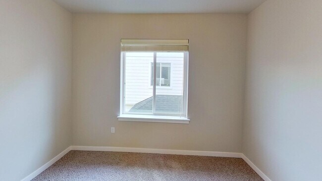Building Photo - Beautiful 3-Bedroom Townhome w/ 2-Car Gara...