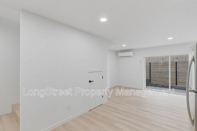 Building Photo - 812 S 19th St