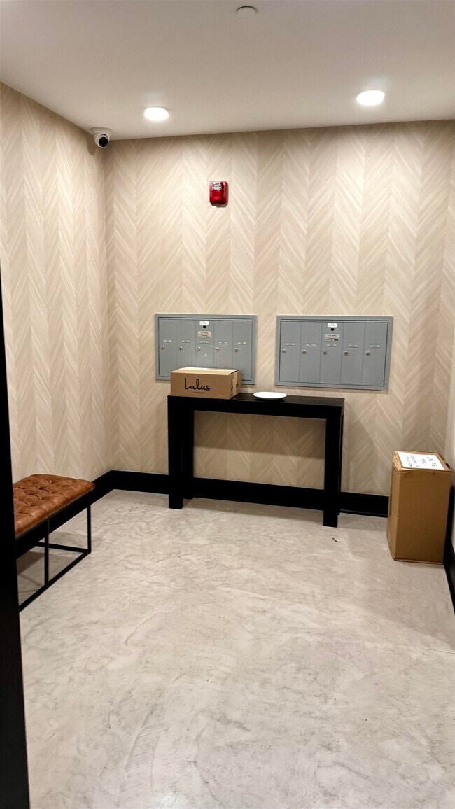 Building Photo - 203-205 Randolph Ave Unit# 101