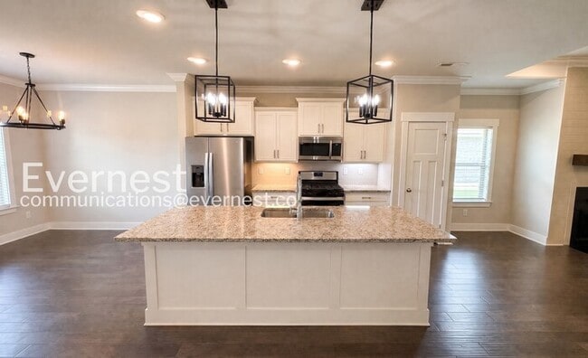 Building Photo - 3-Bed/2-Bath Home/Pet Friendly/Available Now!