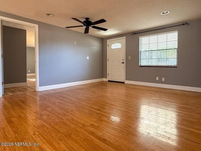 Building Photo - 360 Canis Dr W