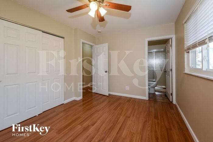 Building Photo - 802 Parkfield Terrace