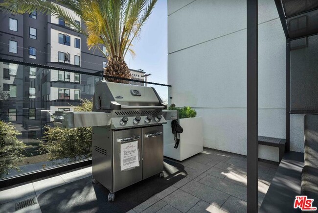 Building Photo - 1234 Wilshire Blvd