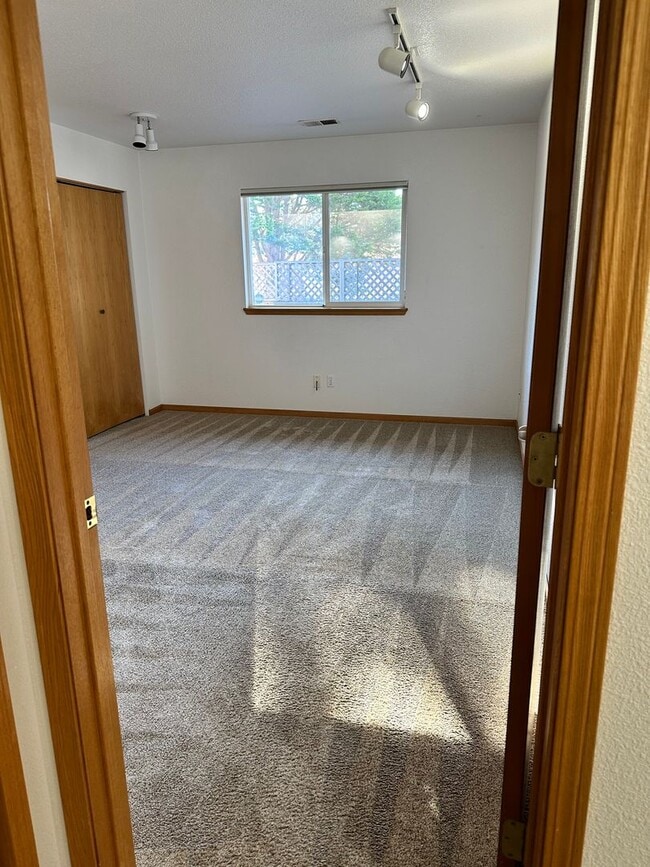 Building Photo - 1 Bedroom, 1 Bath Duplex – Sunny McKinleyville