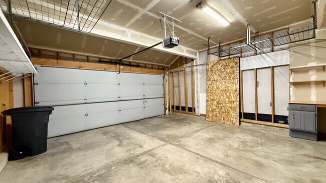 Building Photo - Northwest Colorado Springs Gem Near Trails...