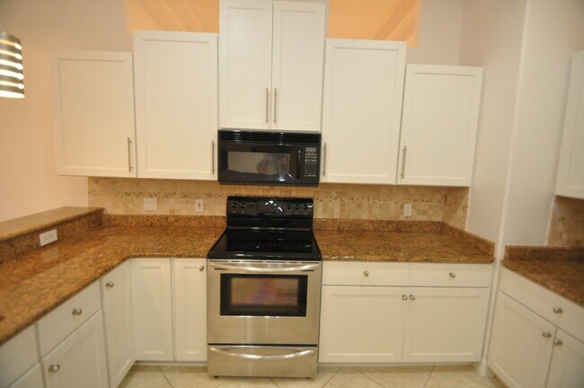 Building Photo - 12 Clementina Ct