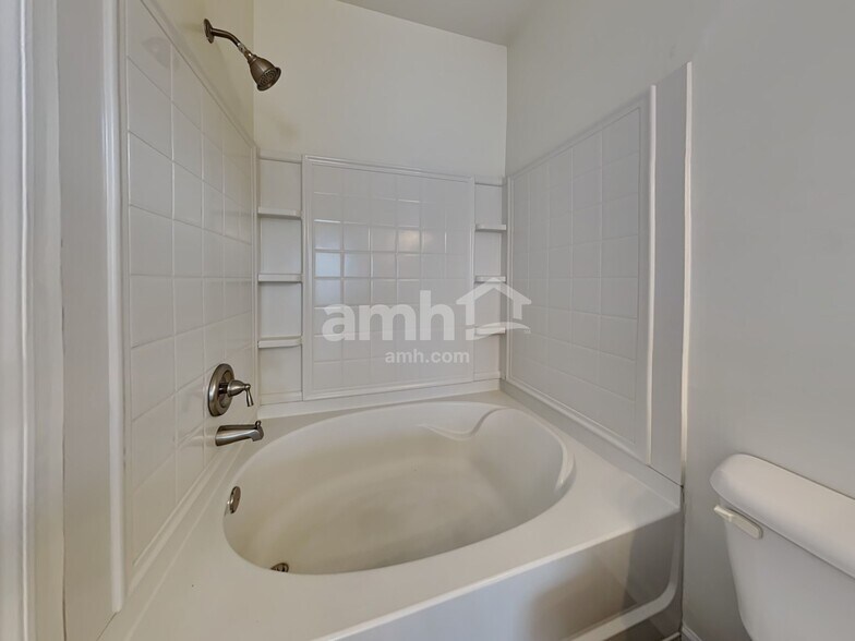 Building Photo - 110 Deerpath Trail