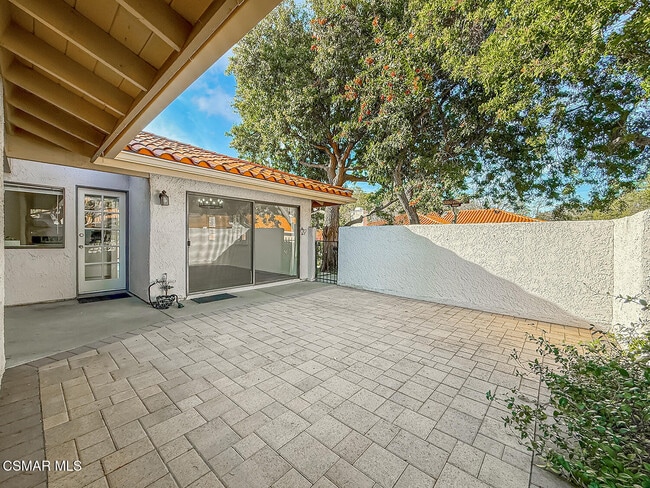 Building Photo - 655 Arroyo Oaks Dr