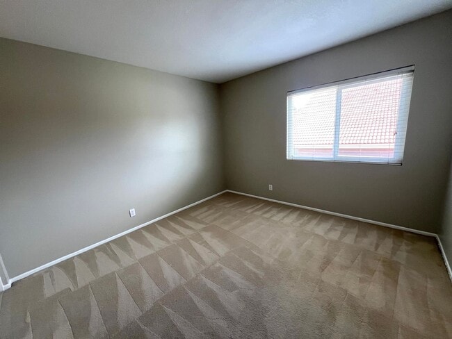 Building Photo - Large 4 bedroom home now available in Walnut