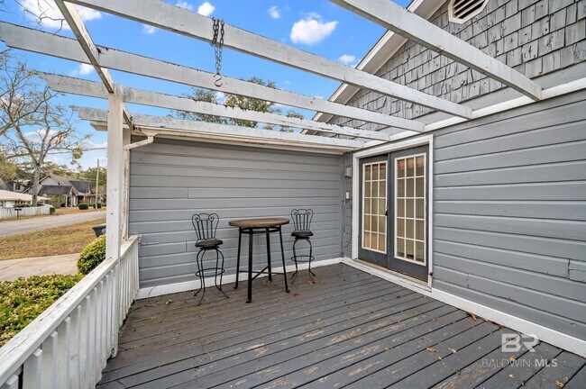 Building Photo - 358 Pecan Ave