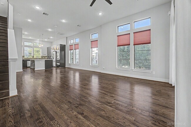Building Photo - 1705 Alamo St