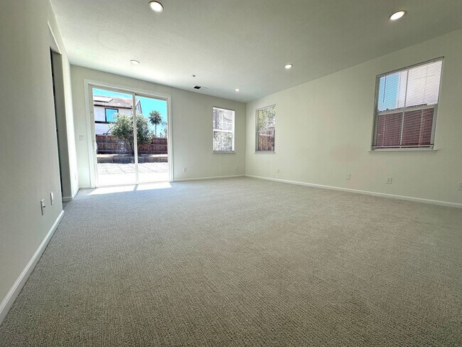 Building Photo - 2608 St Andrews Dr