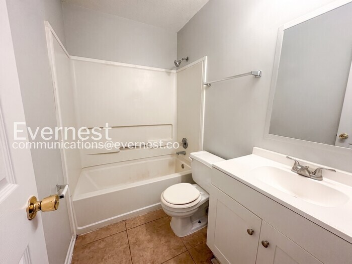 Building Photo - 6230 Somerset Dr