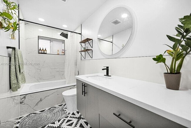 Building Photo - 740 N 73rd Ave