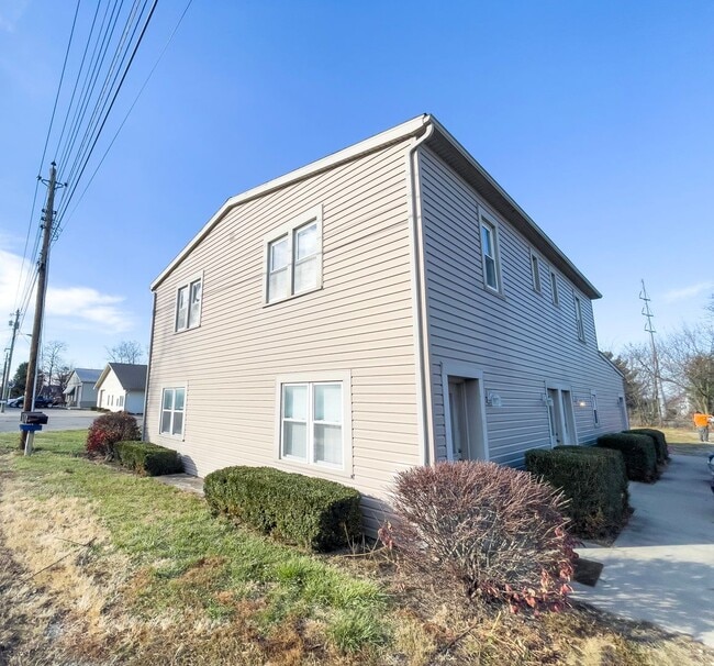Building Photo - 9102 W Jackson St