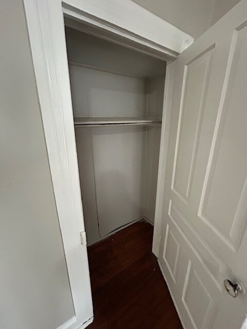 Building Photo - 927 S Jackson St