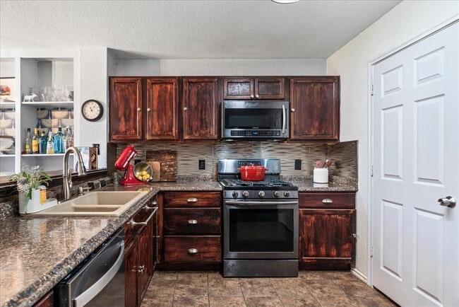Building Photo - 7417 Elk Pass Dr