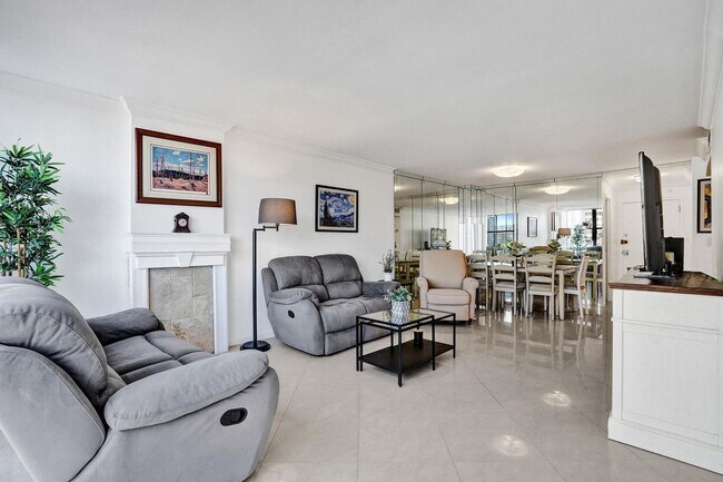 Building Photo - 2017 S Ocean Dr