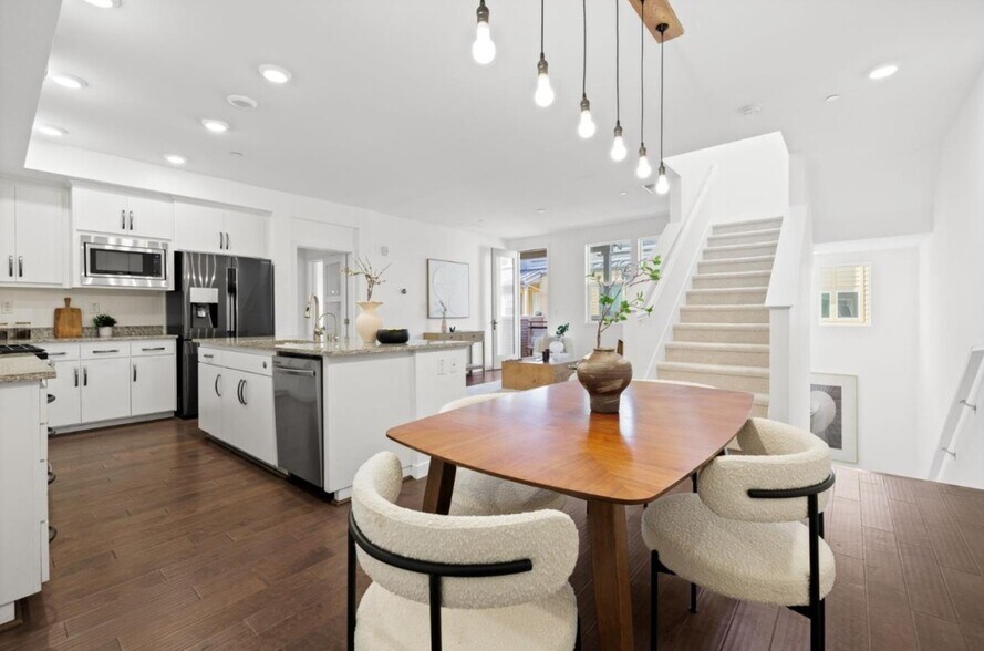 Building Photo - 1889 Sable Pl