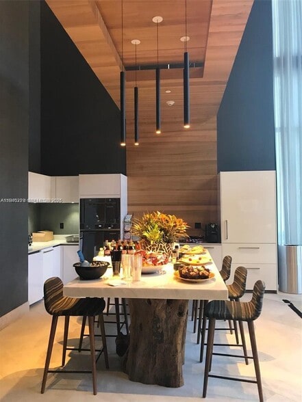 Building Photo - 1010 Brickell Ave