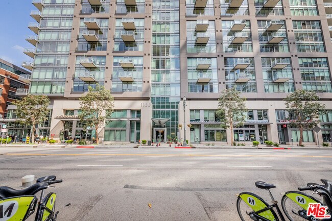 Building Photo - 1100 S Hope St