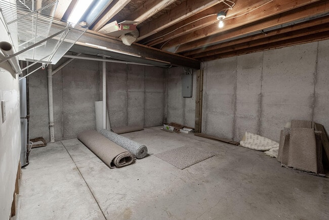 Building Photo - 1302 Look Out Ct