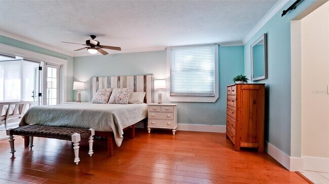 Building Photo - 401 Palm Tree Dr