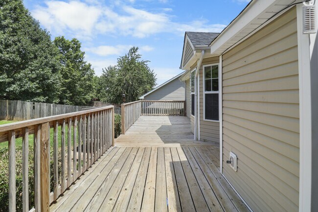Building Photo - 1644 Cedar Springs Cir