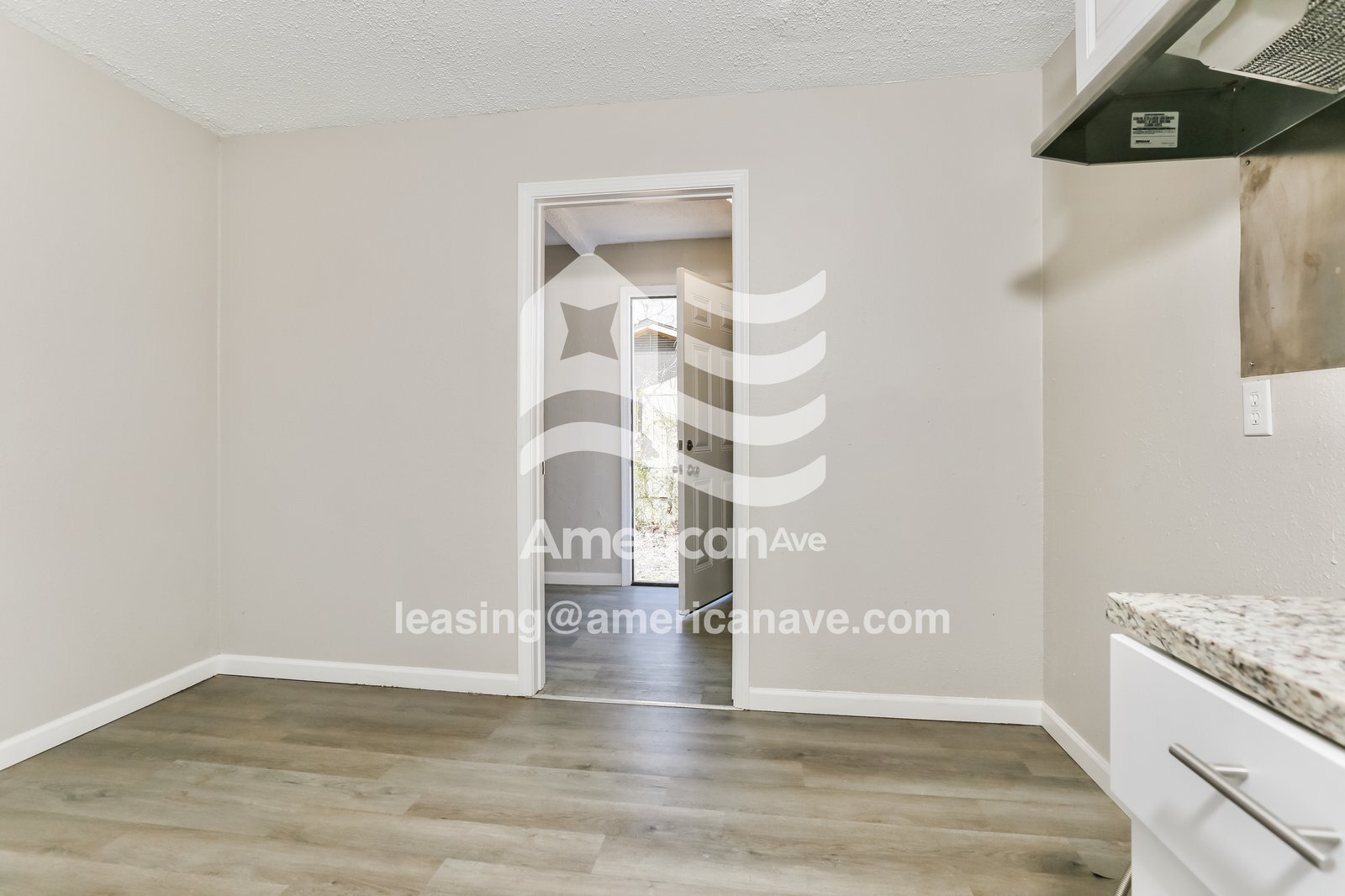 Building Photo - 1001 King St