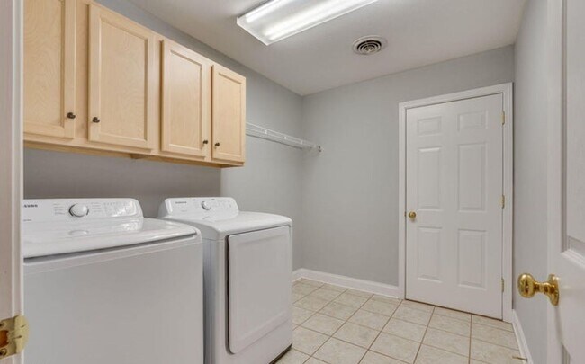 Building Photo - 205 Rockingham Meadows Dr