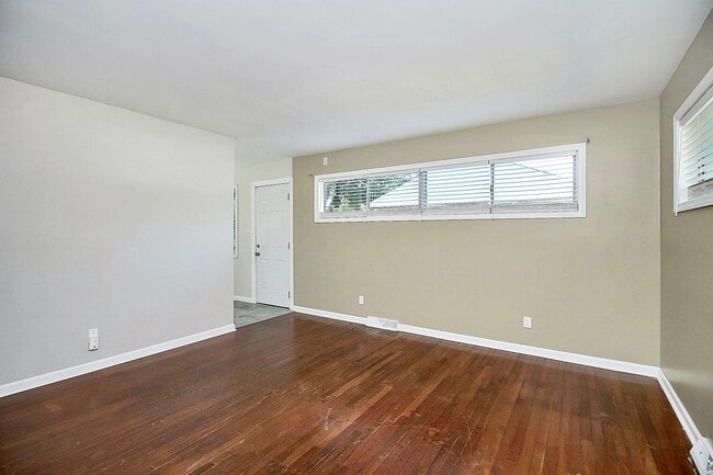 Building Photo - 2244 English Dr