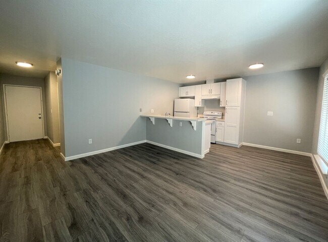 Interior Photo - Coral Oaks