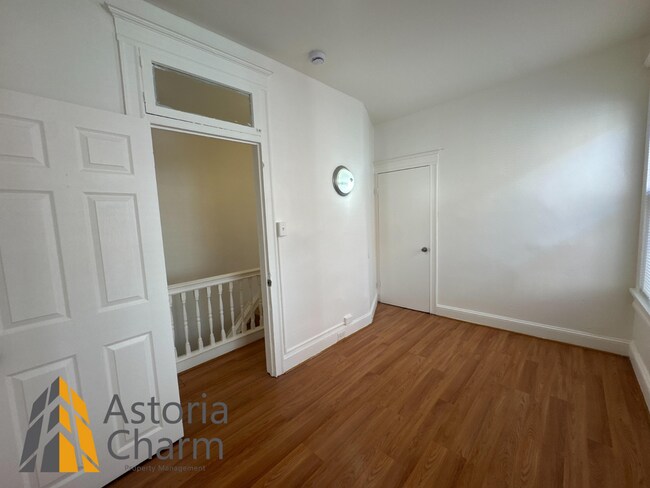 Building Photo - Comfortable 3-Bedroom with Hardwood Floors...